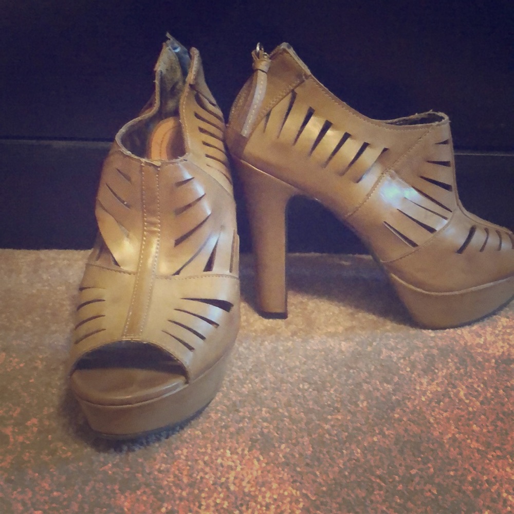 Shoes (heels)